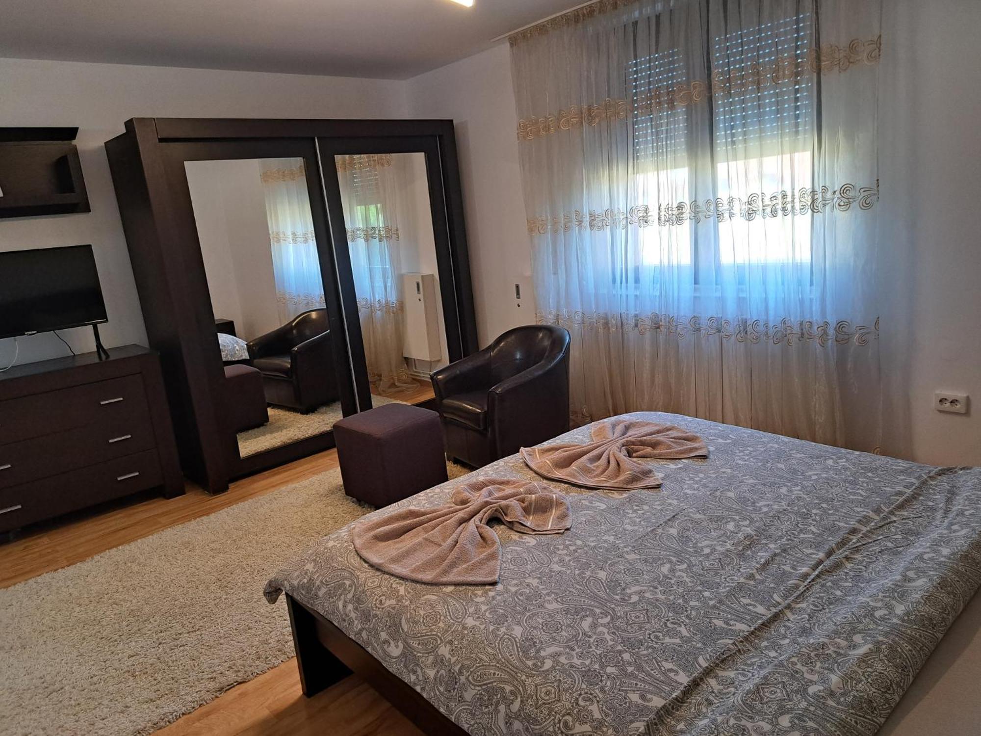Penthouse Daniela - 3 Rooms In A Spacious Central Apartment Тыргу-Муреш Экстерьер фото